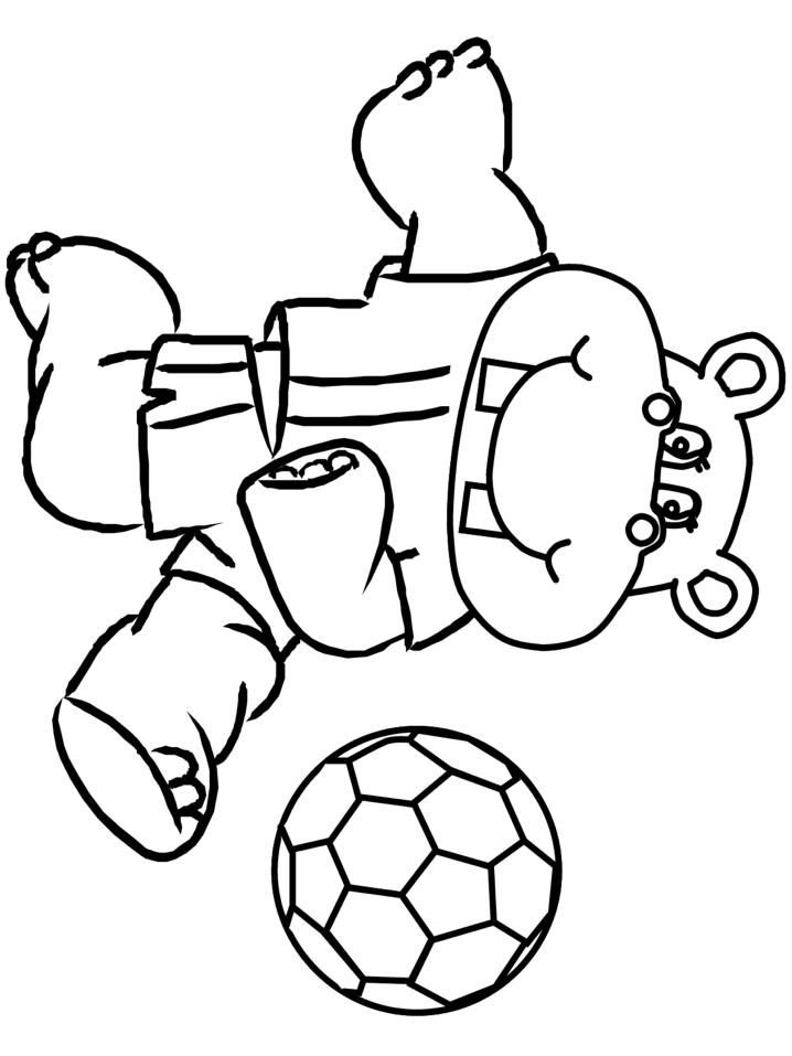 Раскраски Бегемот играет с мячом для мальчиков: футбольный мяч (бегемот, мяч, футбольный)